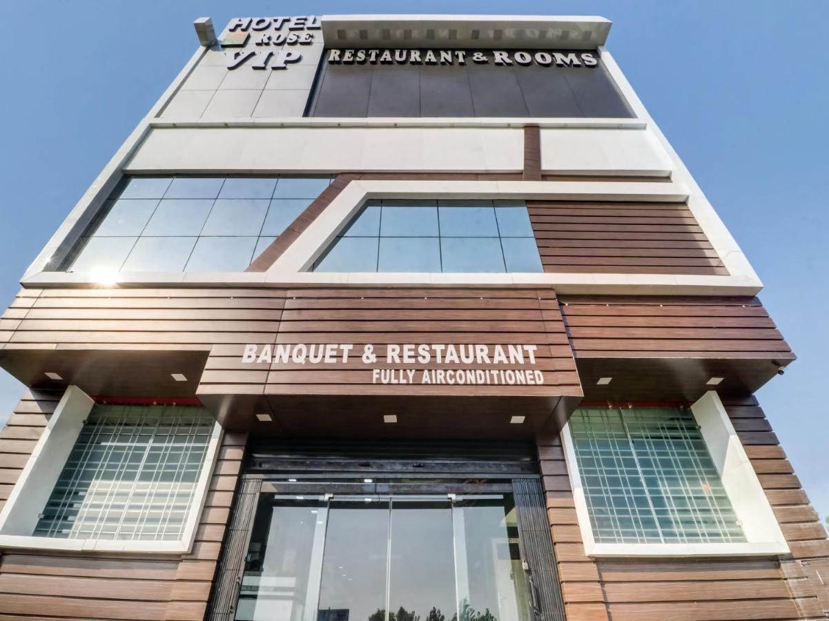 Oyo Flagship 83121 Hotel Rose Vip Saharanpur Exterior foto